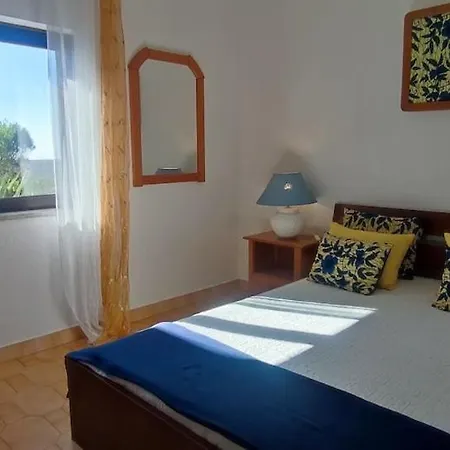 Cozy Near Arrifana *